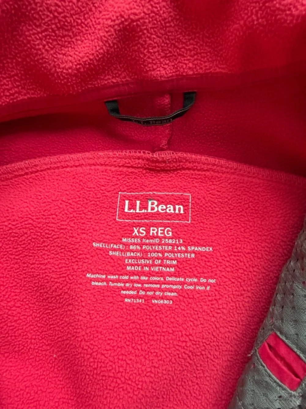 L.L. Bean Women’s Raspberry Pink Softshell Jacket - Picture 2 of 3